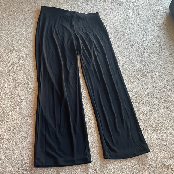 Lands' End Pants - 💜 5 for $25 Lands End elastic waist black dress pants